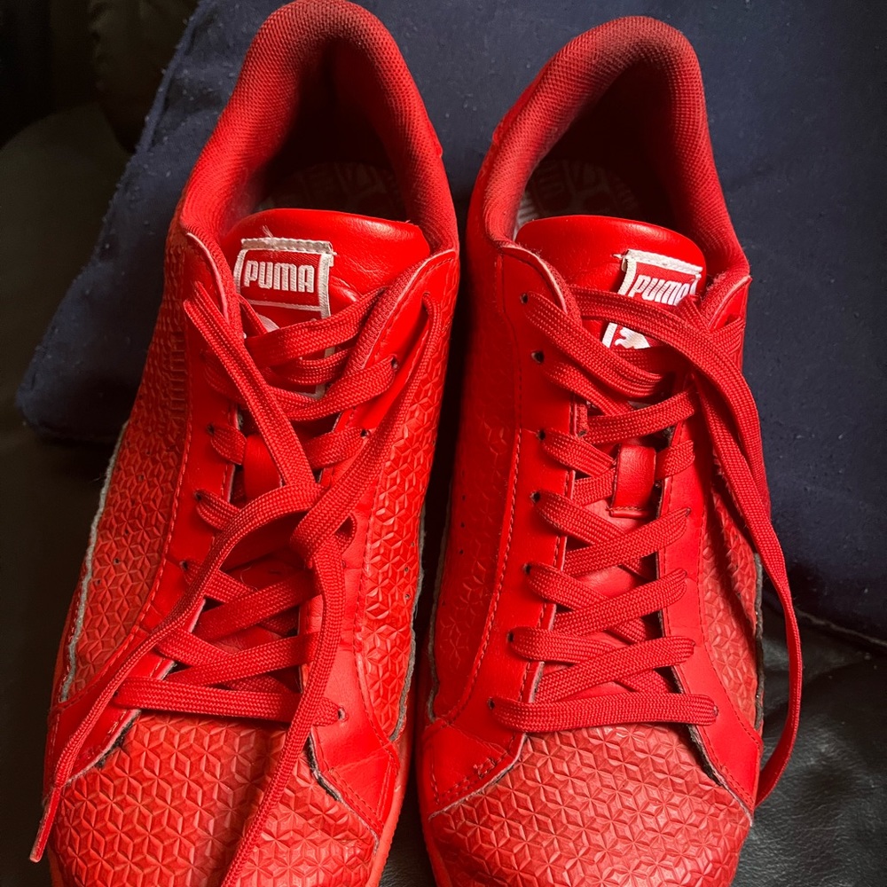 Vintage Puma match red sneakers